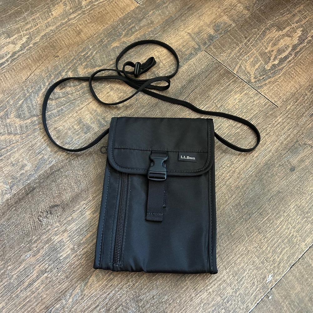 LL Bean Black Nylon Neck Wallet Travel Pouch Crossbody Passport Organizer Bag